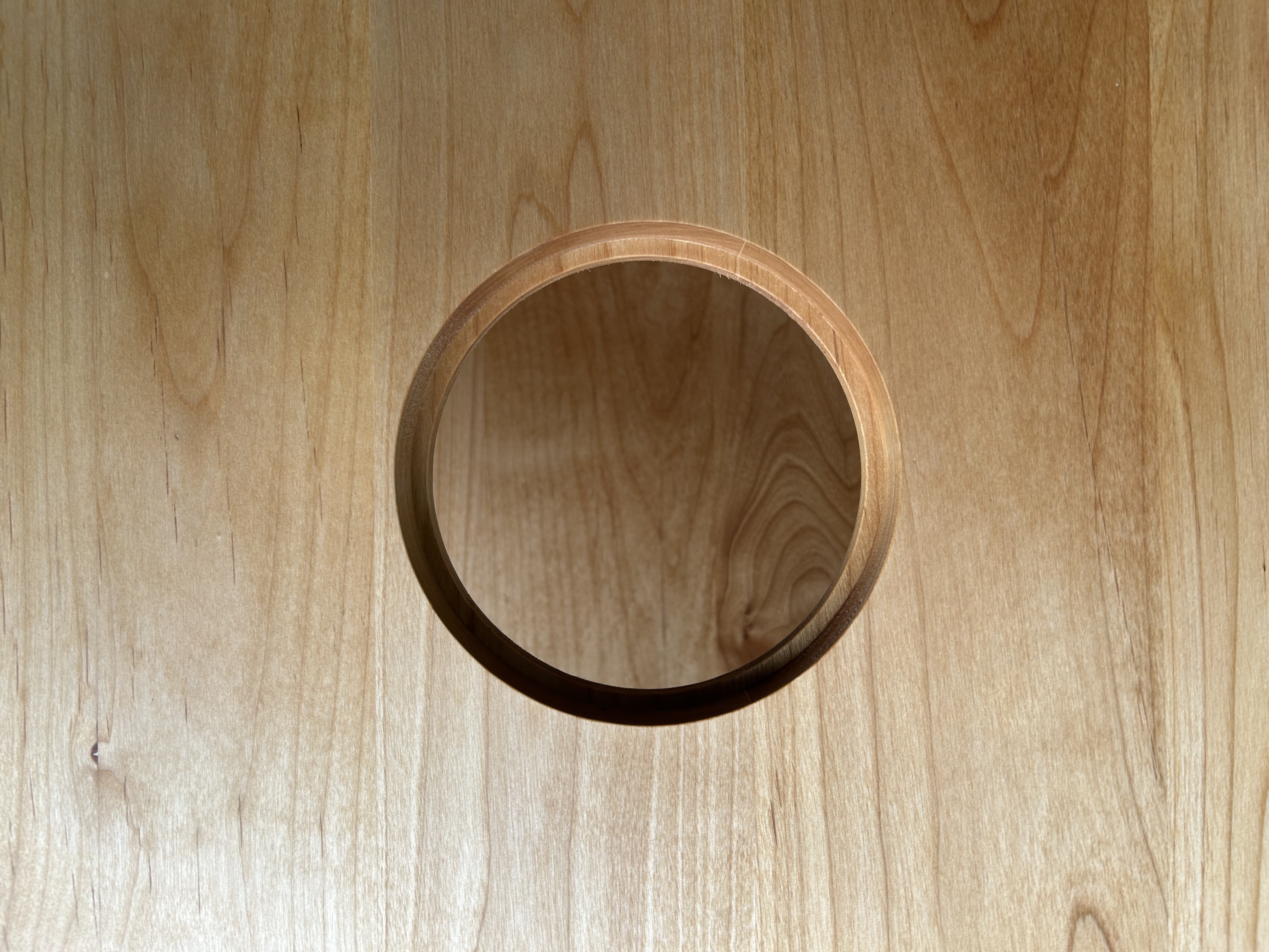 猫と暮らす。仕掛けのあるテーブル