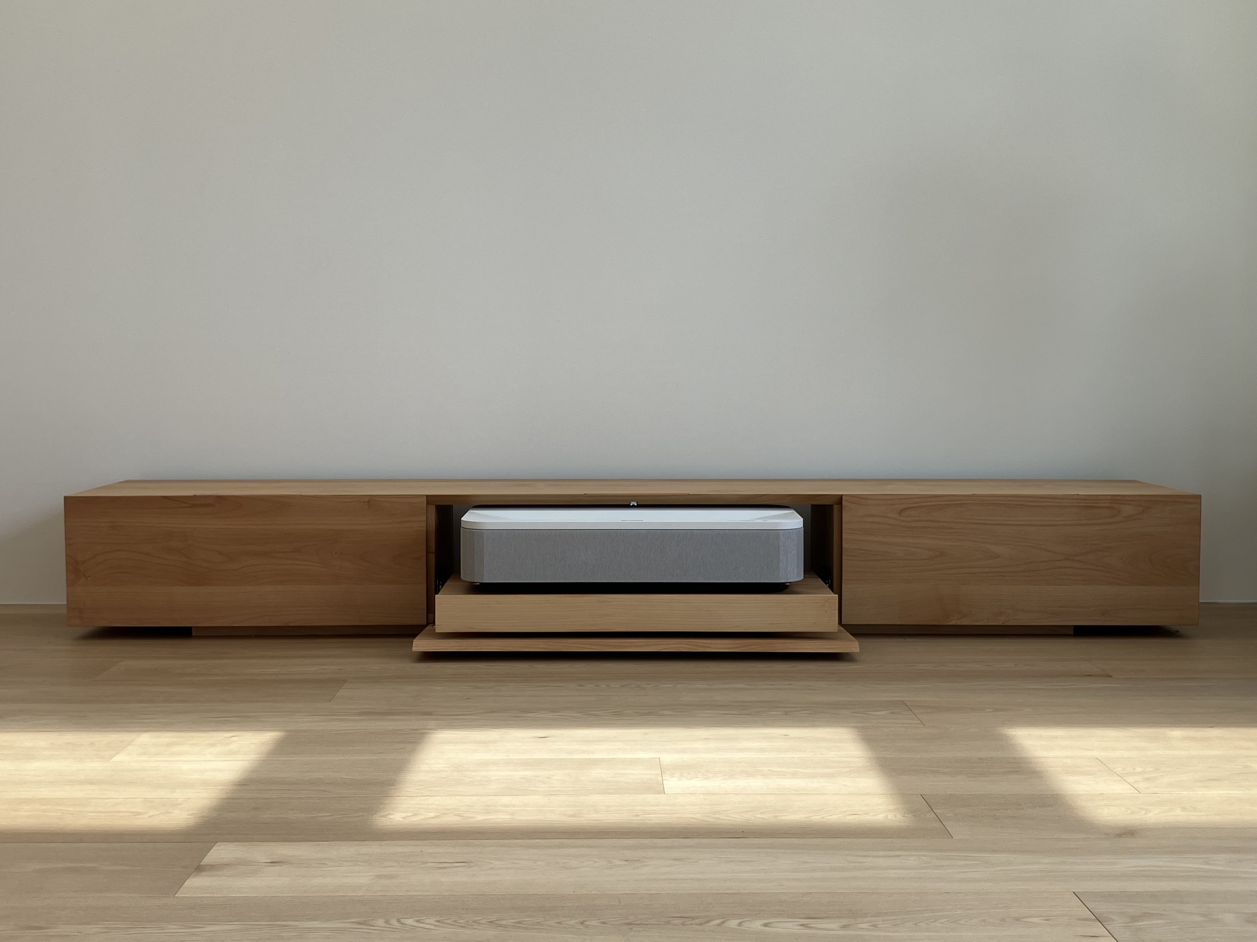 プロジェクター仕様のテレビボード