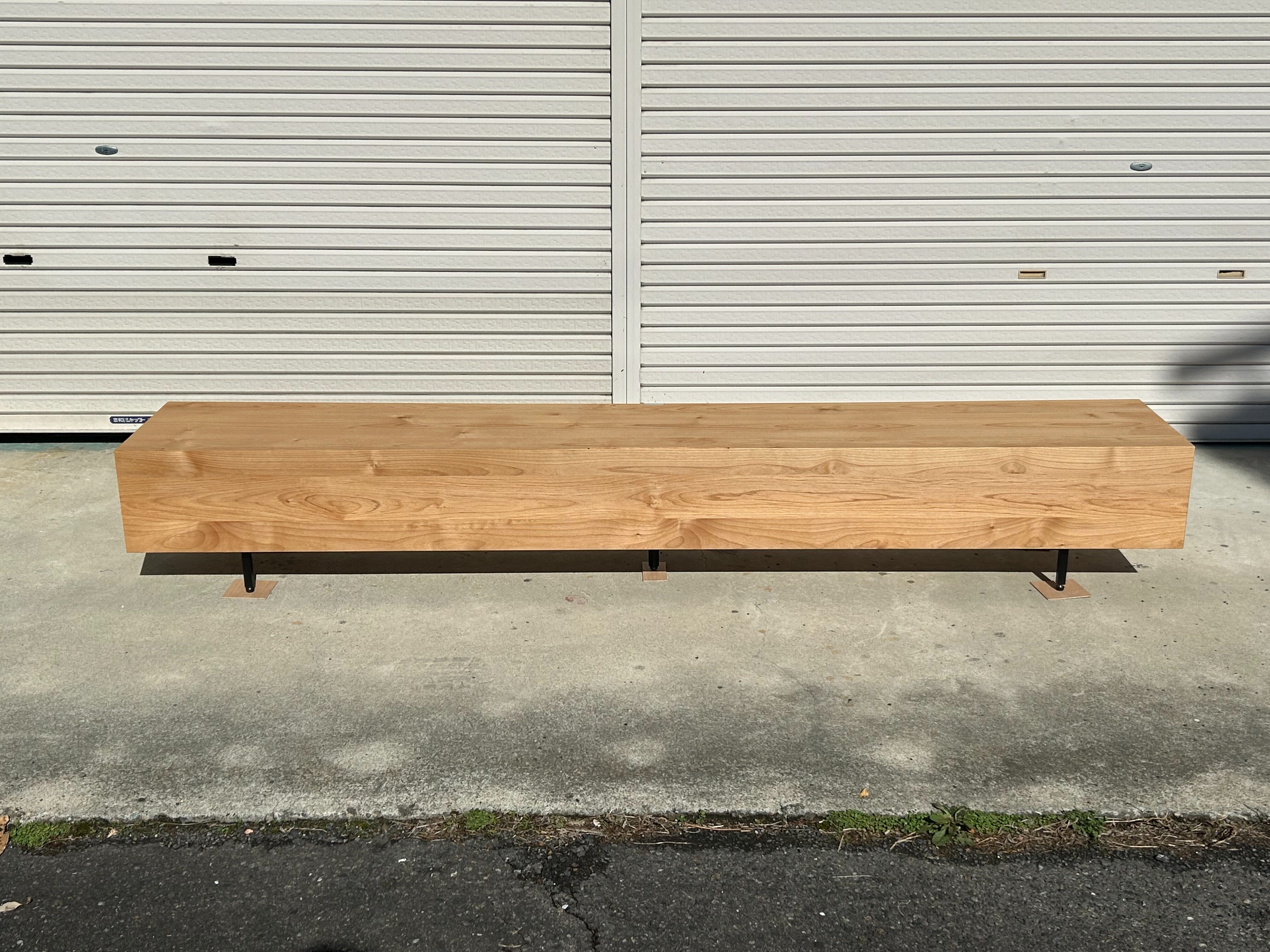 無垢材の一枚板テレビボード