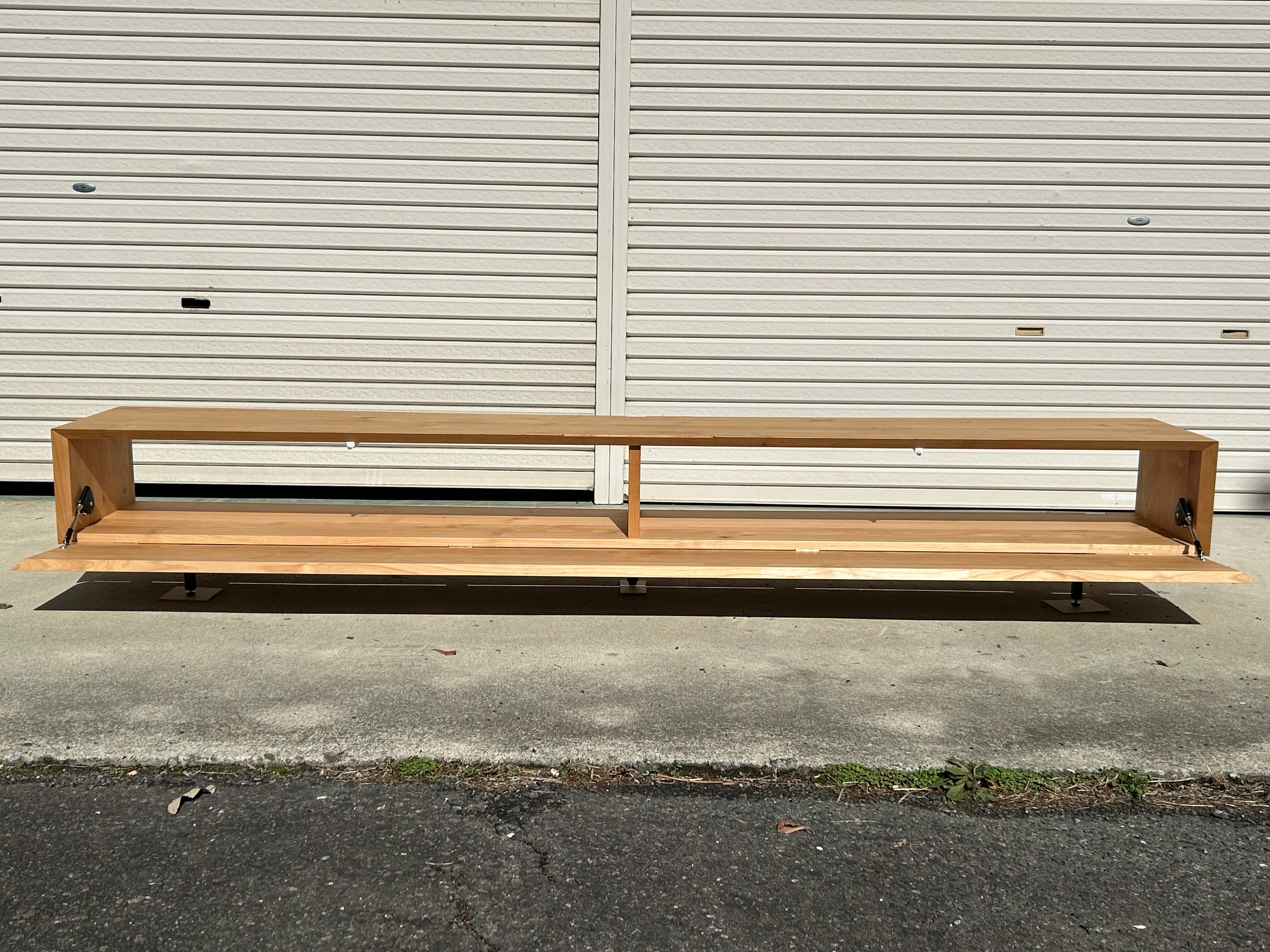 無垢材の一枚板テレビボード