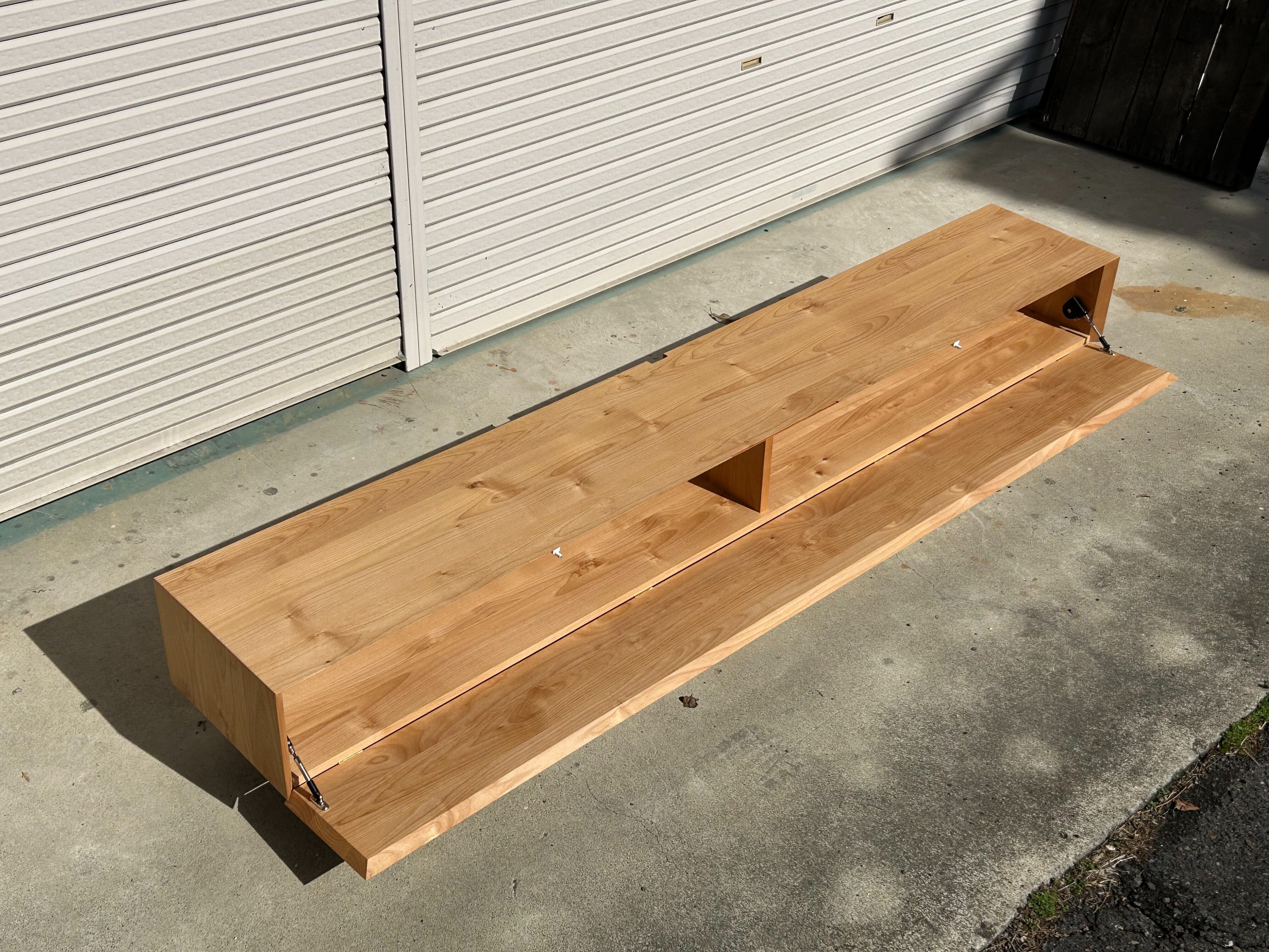 無垢材の一枚板テレビボード