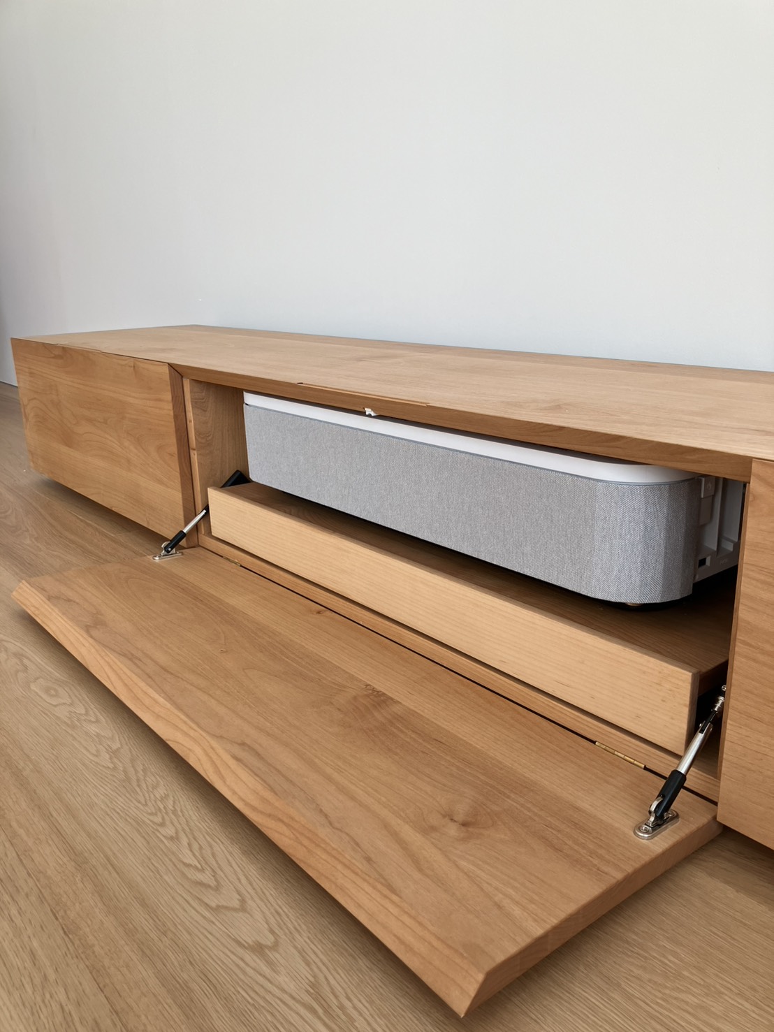 プロジェクター仕様のテレビボード