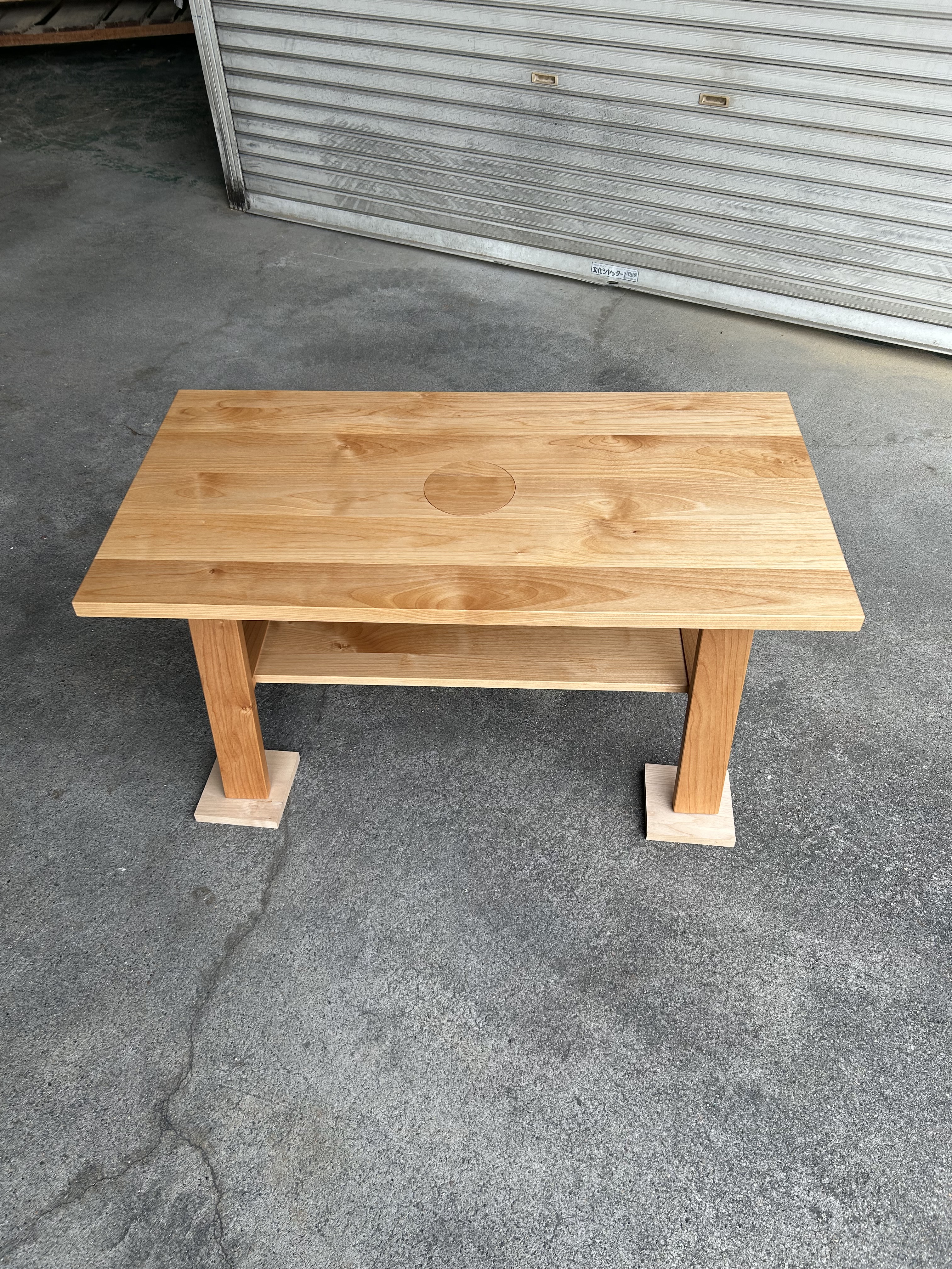 猫と暮らす。仕掛けのあるテーブル