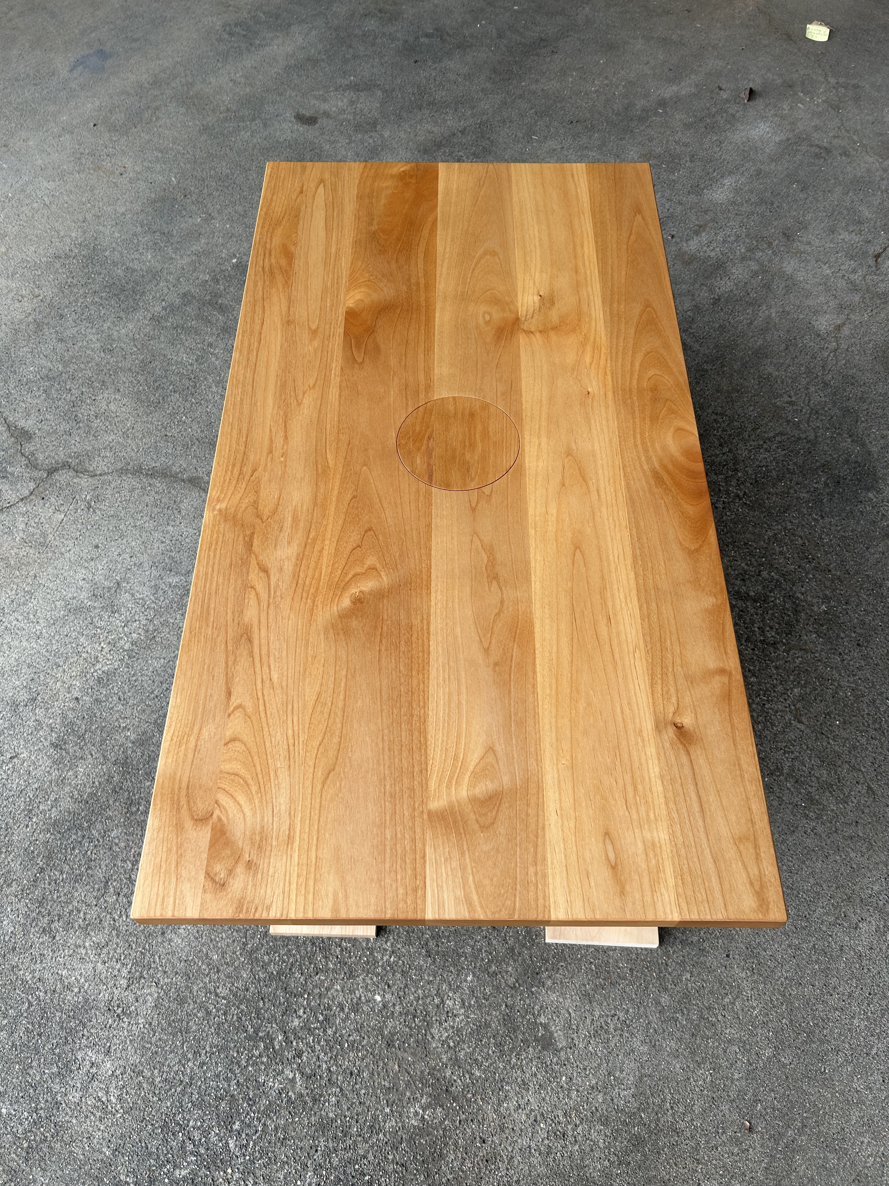 猫と暮らす。仕掛けのあるテーブル